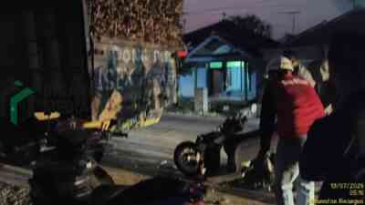 Kurang Konsentrasi, Pengendara Scoopy Tabrak Truk Tebu Parkir di Jalan Rejoso Blitar Hingga Meninggal