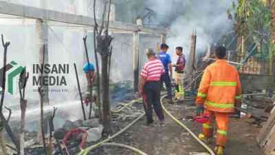 Diduga Berawal dari Sampah Terbakar, Kandang dan Tiga Kambing di Garum Blitar Hangus Dilalap Api