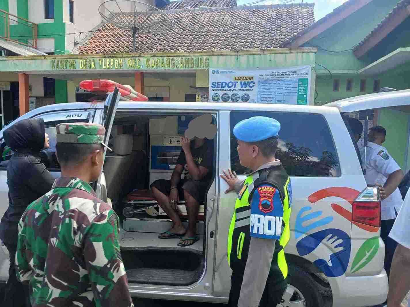 Polres Kebumen mengevakuasi ODGJ di Desa Tlepok Kecamatan Karangsambung Kabupaten Kebumen ke RSUD Dr. Soedirman Kebumen Deni Keselamatan Warga