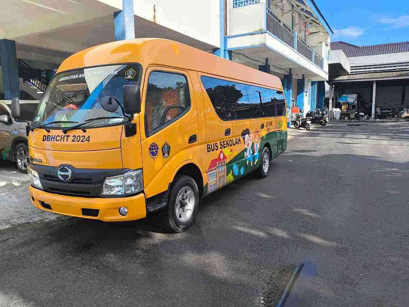 Satu dari 12 Bus yang Digunakan Pemkab Blitar untuk Program Bus Angkutan Sekolah Khusus Pelajar BANG ANJAR