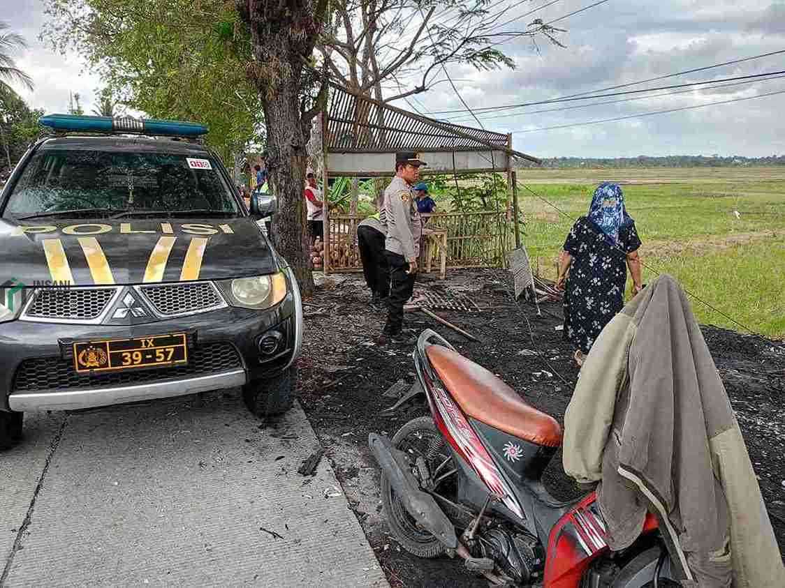 Diduga Korsleting Listrik, Warung Kopi di Kutowinangun Hangus Terbakar Sebuah warung kopi milik Dwi Rejeki 42 warga Dusun Pekunden RT 01 RW 01 Desa Pekunden Kecamatan Kutowinangun Kabupaten Kebumen terbakar hingga rata dengan tanah