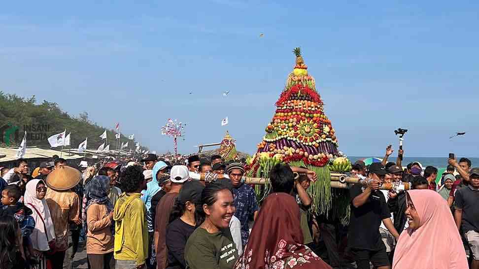 Sedekah Laut di Pantai Laguna Desa Lembupurwo Kecamatan Mirit Kebumen