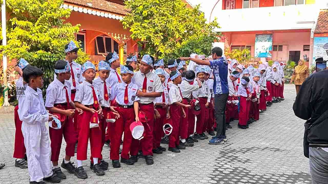 Dispendik Blitar Cari Solusi Atasi Turunnya Minat Masuk SD Negeri Siswa SD di Kota Blitar