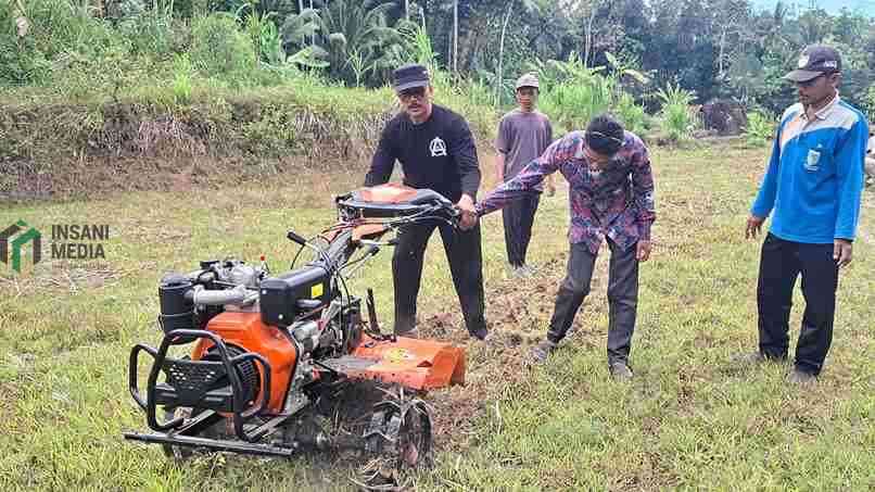 UMNU Kebumen Latih Petani Gunakan Cultivator dan Terapkan Sistem Mina Padi UMNU Kebumen Latih Petani Gunakan Cultivator dan Terapkan Sistem Mina Padi