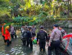 Diduga Roket Ditemukan di Sungai Blitar, Tim Jibom Lakukan Penanganan