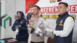 Polres Purworejo Gagalkan Peredaran 70 Gram Sabu, Kurir Asal Sleman Ditangkap Wakapolres Purworejo Kompol Nana Edi Sugito saat Menunjukkan Barang Bukti Sabu