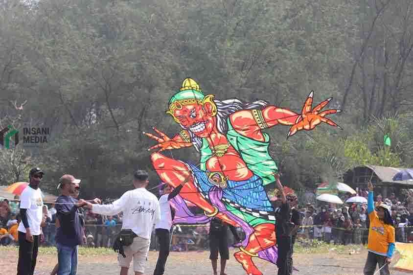 Wakil Bupati Purworejo Dion Agasi Setiabudi Menghadiri Festival Layang Layang Nasional di Pantai Ketawang Purworejo