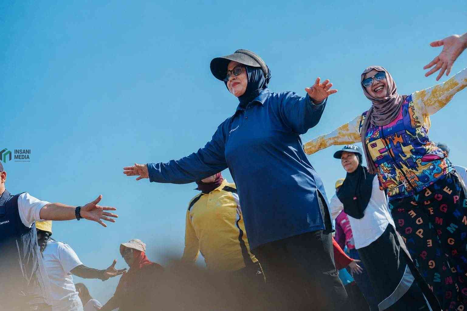 Warga Kabupaten Purworejo Meramaikan Car Free Day sebagai Semangat Gerakan Masyarakat Aktif dan Bugar GEMAR di kawasan Car Free Day CFD Alun Alun Purworejo