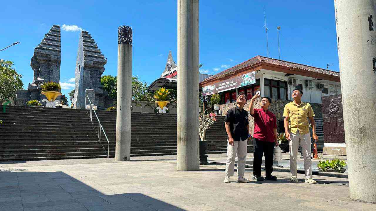 Wisatawan saat Berkunjung di Makam Bung Karno MBK Kota Blitar