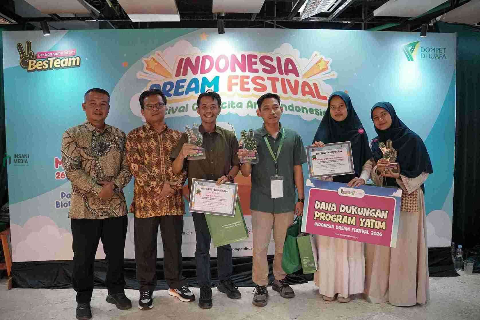 Yan Budi Nugroho Pendiri Warung Sembako Gratis Yatim Asal Purworejo Raih BesTeam Award 2026