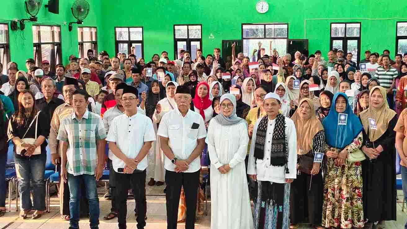 Anggota DPRD Kota Kediri dari Partai Amanat Nasional PAN Dinayana Kristian menggelar tasyakuran bersama warga di Gedung Serba Guna Kelurahan Tosaren Kecamatan Pesantren