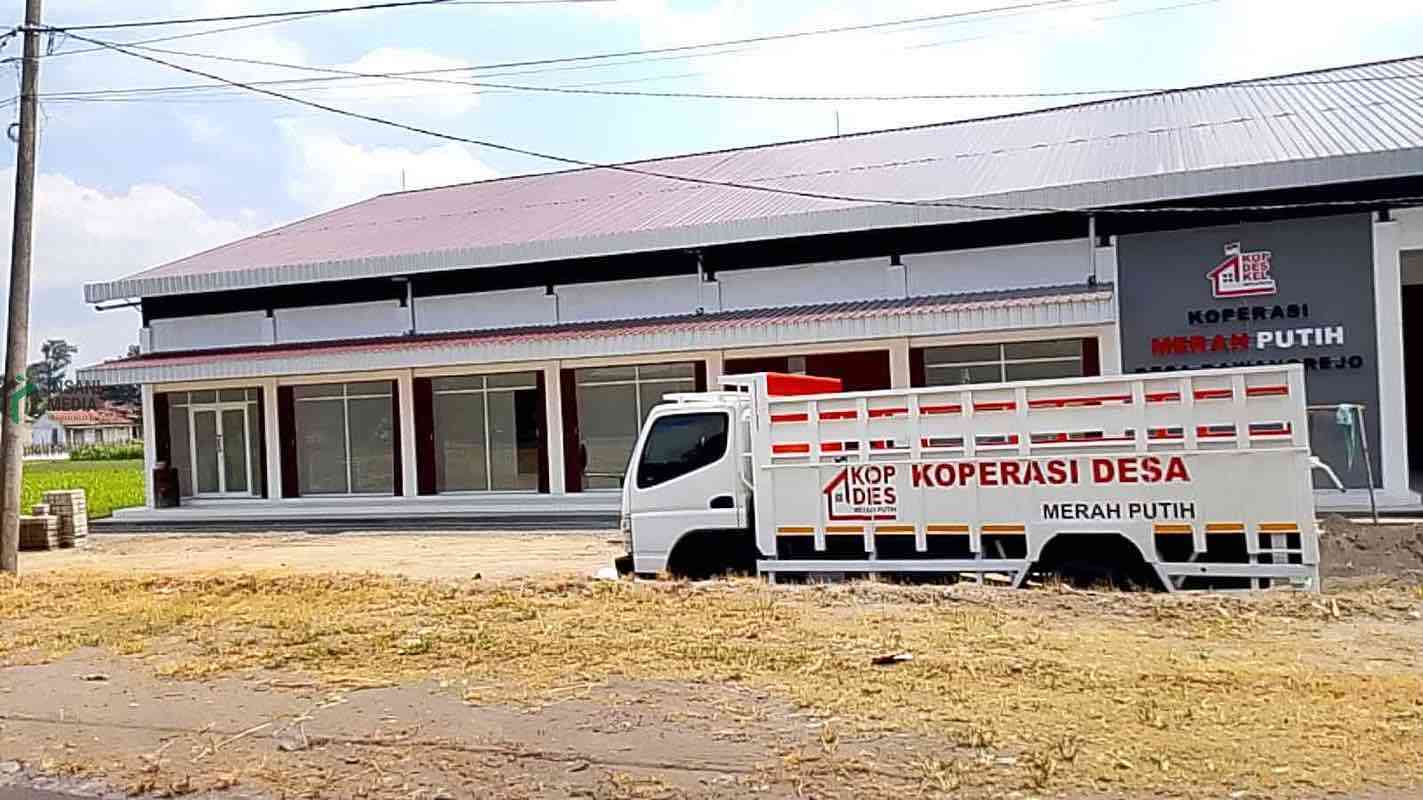 Armada Truk Koperasi Merah Putih