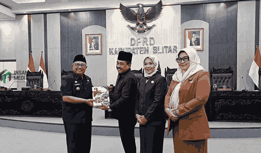 Bupati Blitar Rijanto Menyerahkan Dokumen KUA PPAS Perubahan 2026 kepada Ketua DPRD Kabupaten Blitar