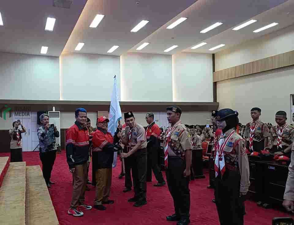 Sebanyak 42 Kontigen Pramuka Aryo Blitar Siap Harumkan Nama Daerah di Jambore Nasional XII Bupati Blitar Rijanto dan Wakil Bupati Blitar Beky Herdihansah Melepas 42 Peserta Jambore Nasional XII Gerakan Pramuka di Bumi Perkemahan Cibubur