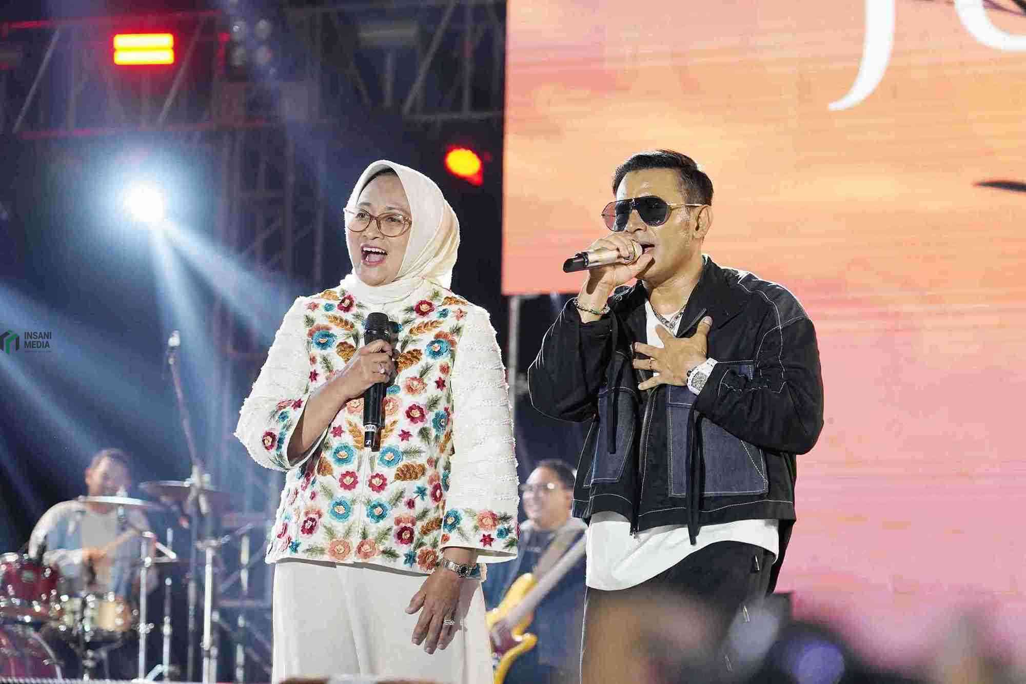 Nella Kharisma dan Judika Goyang Puncak Kebumen Fest 2026 Bupati Kebumen Lilis Nuryani Bersama Judika saat Kebumen Fest 2026