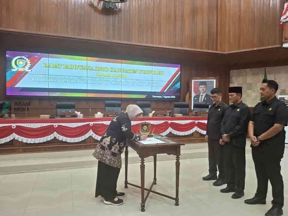 Bupati Purworejo Yuli Hastuti Menandatangani KUA PPAS Perubahan 2026 saat Rapat Paripurna DPRD Kabupaten Purworejo