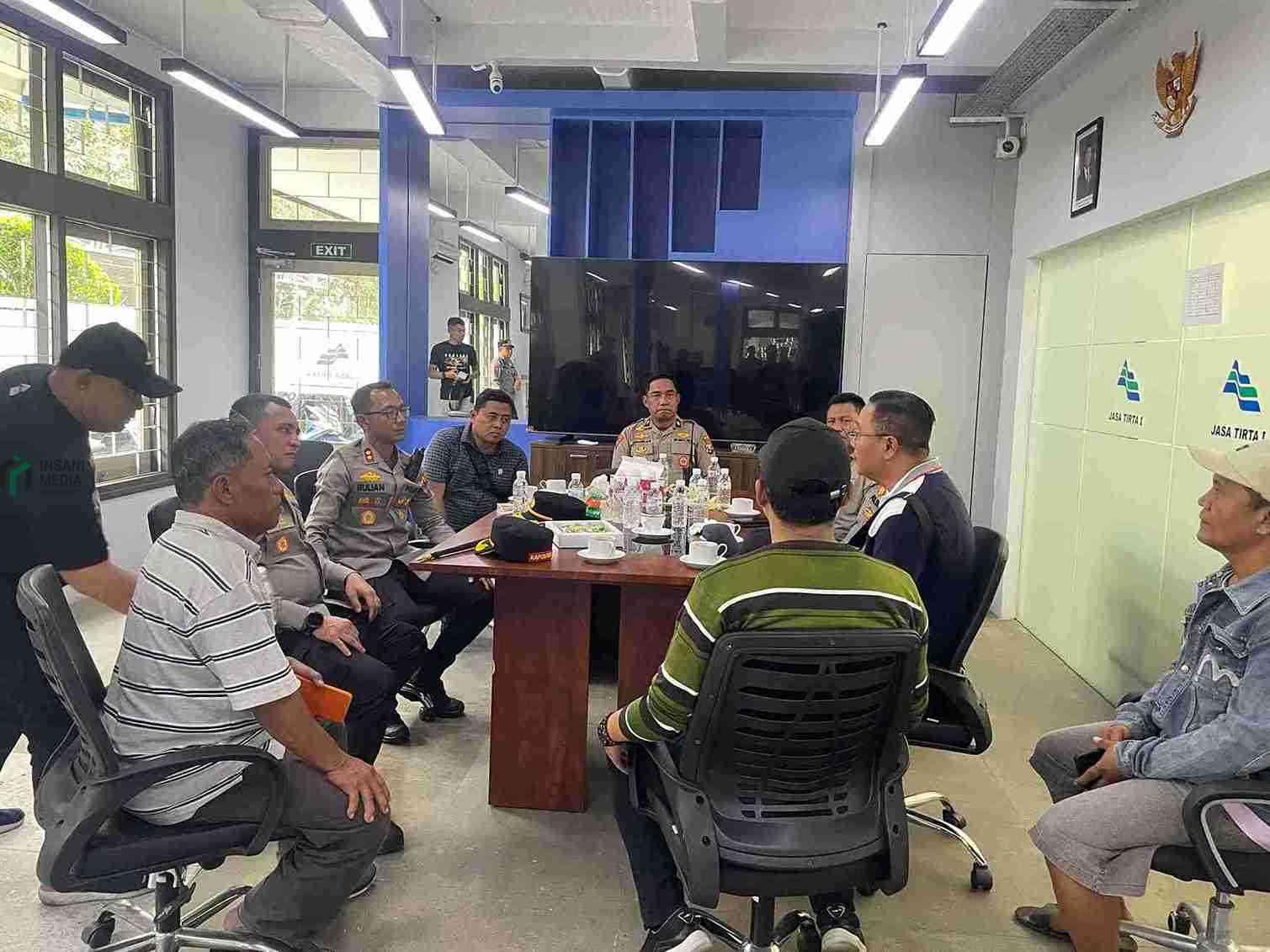 Mediasi Antara Warga dengan Pihak Perum Jasa Tirta PJT I