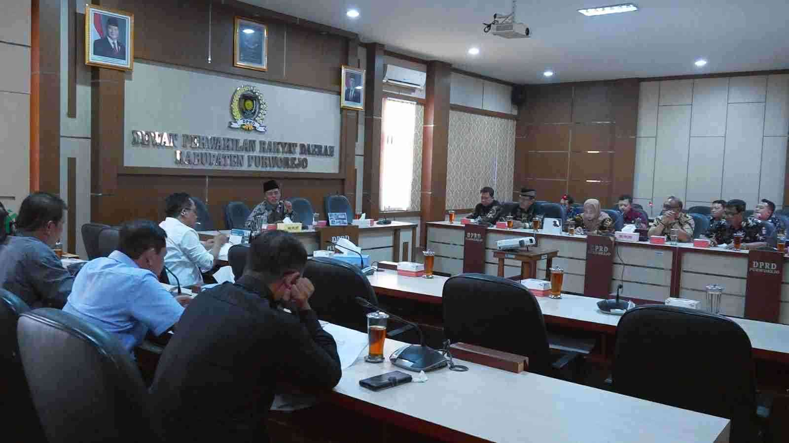 DPRD Purworejo : Raperda Pilkades Purworejo Masih Tunggu Konsultasi dengan Kemendagri Pansus X DPRD Purworejo Menggelar Rapat