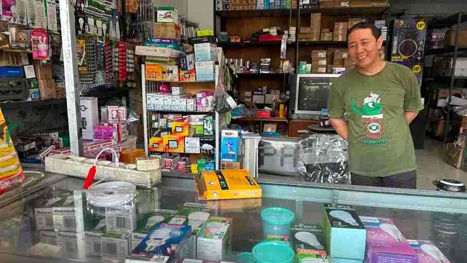 Pemilik Toko Elektronik Gemilang di Jalan Mawar Harianto