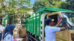 Dishub Kabupaten Blitar Pasang Bendera di Kendaraan Peserta Uji KIR dan Bagikan Voucher Makan Sambut HUT RI ke-81