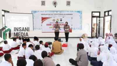 Polwan Polres Kebumen Goes To School Edukasi Perlindungan Diri pada Siswa