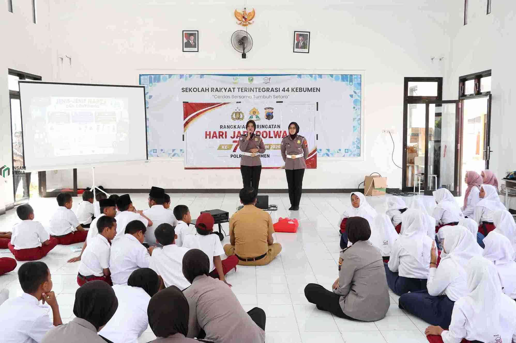Polwan Polres Kebumen Goes To School Edukasi Perlindungan Diri pada Siswa