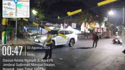 Portal Jembatan di Nganjuk Patah Akibat Ditabrak Mobil