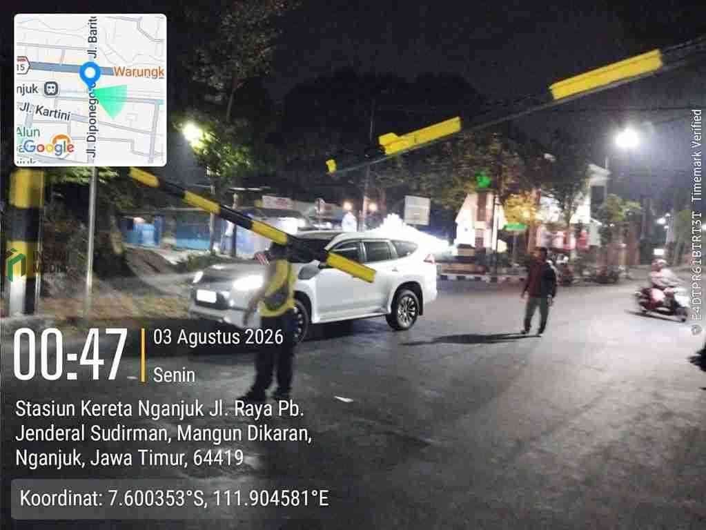 Elf Tabrak Portal Jembatan di Nganjuk, KAI Ingatkan Pengemudi Patuhi Batas Ketinggian Portal Jembatan di Nganjuk Patah Akibat Ditabrak Mobil