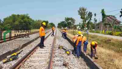 Vice President PT Kereta Api Indonesia (Persero) Daop 7 Periksa Jalur Madiun–Kertosono untuk Jaga Keselamatan Perjalanan KA
