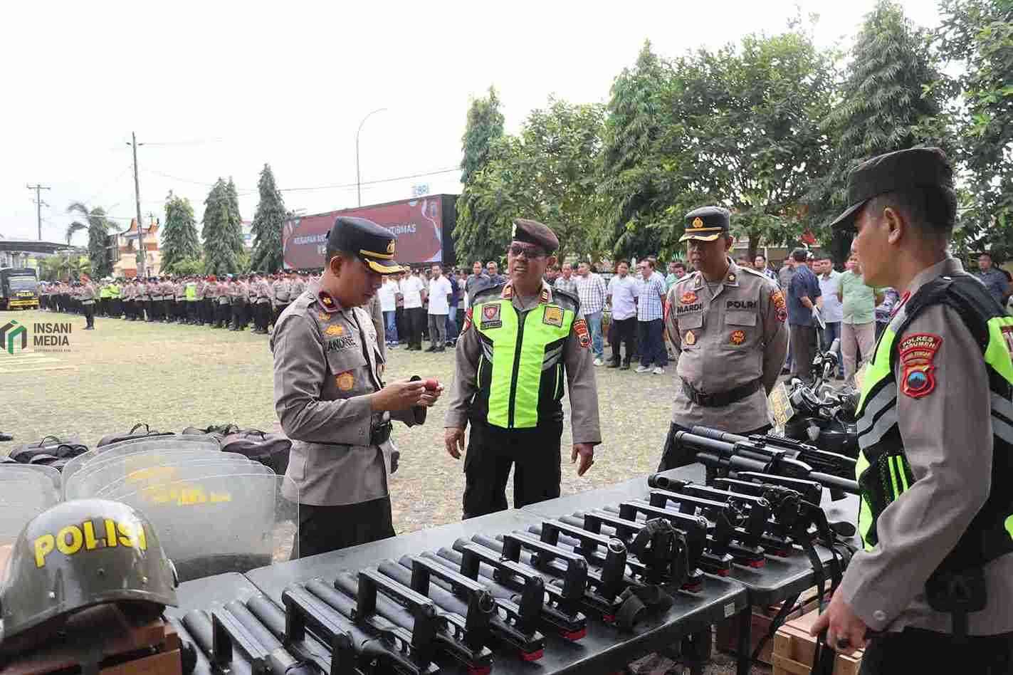 Wakapolres Kebumen Kompol Andre Bachtiar Winanomo Memeriksa Peralatan Kamtibmas
