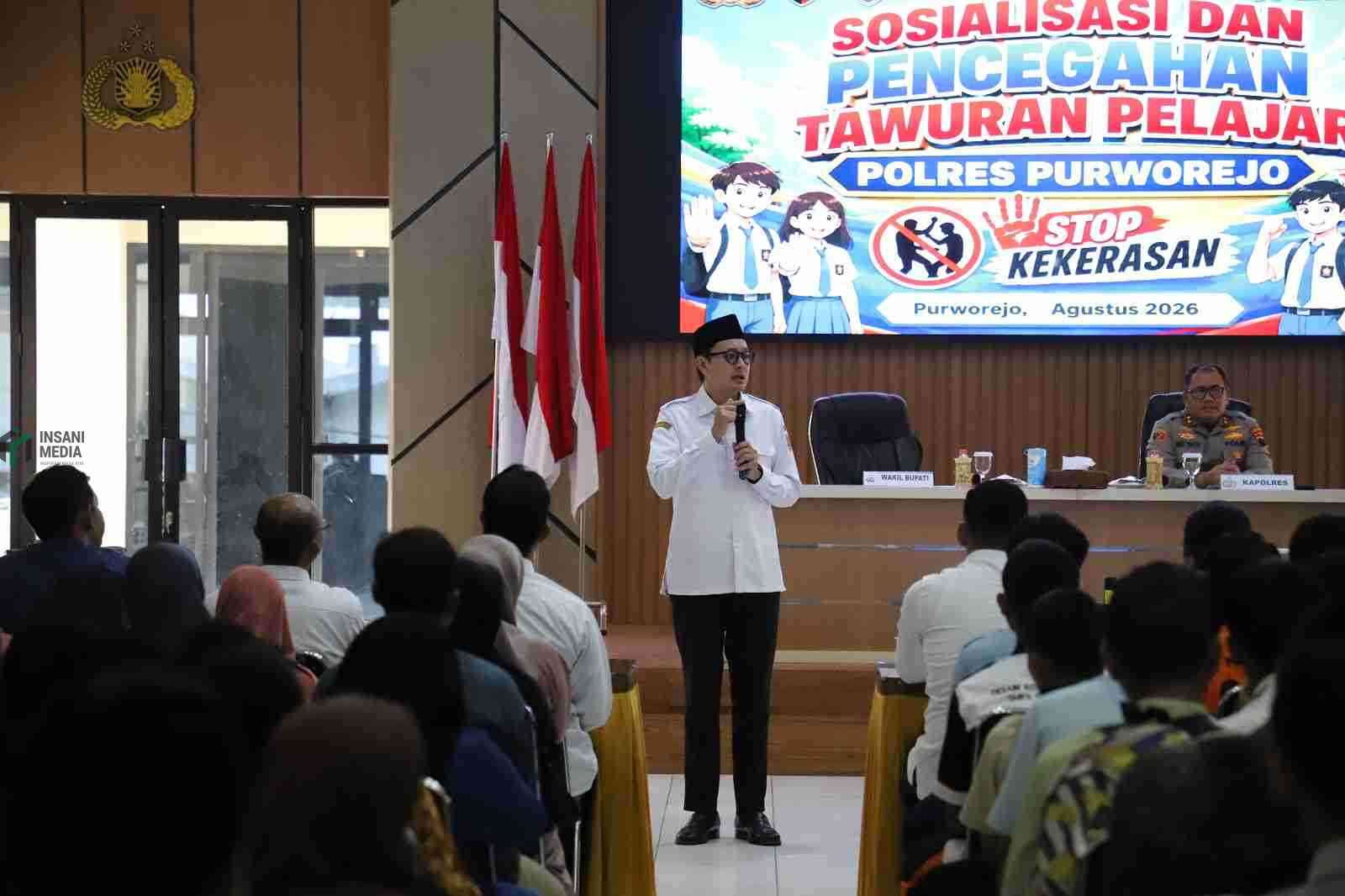 Wakil Bupati Purworejo Dion Agasi Setiabudi Menghadiri Sosialisasi dan Pencegahan Tawuran Pelajar di Auditorium Tribata Polres Purworejo
