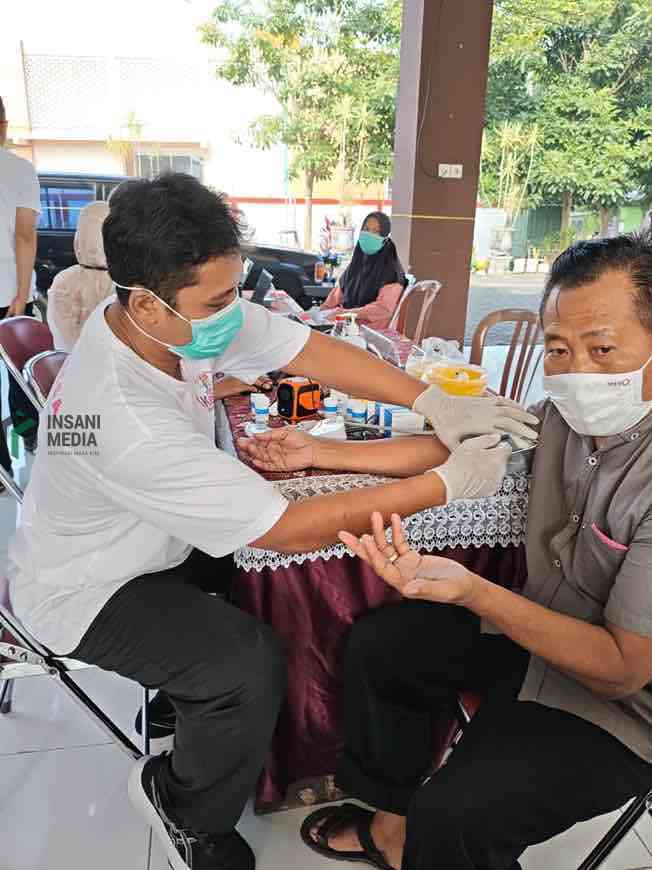 Warga Mengikuti Program Cek Kesehatan Gratis CKG Kota Blitar