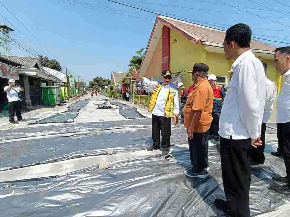 Bupati Blitar Meninjau Pembangunan Jalan di Desa Candirejo Desa Sidorejo Kecamatan Ponggok