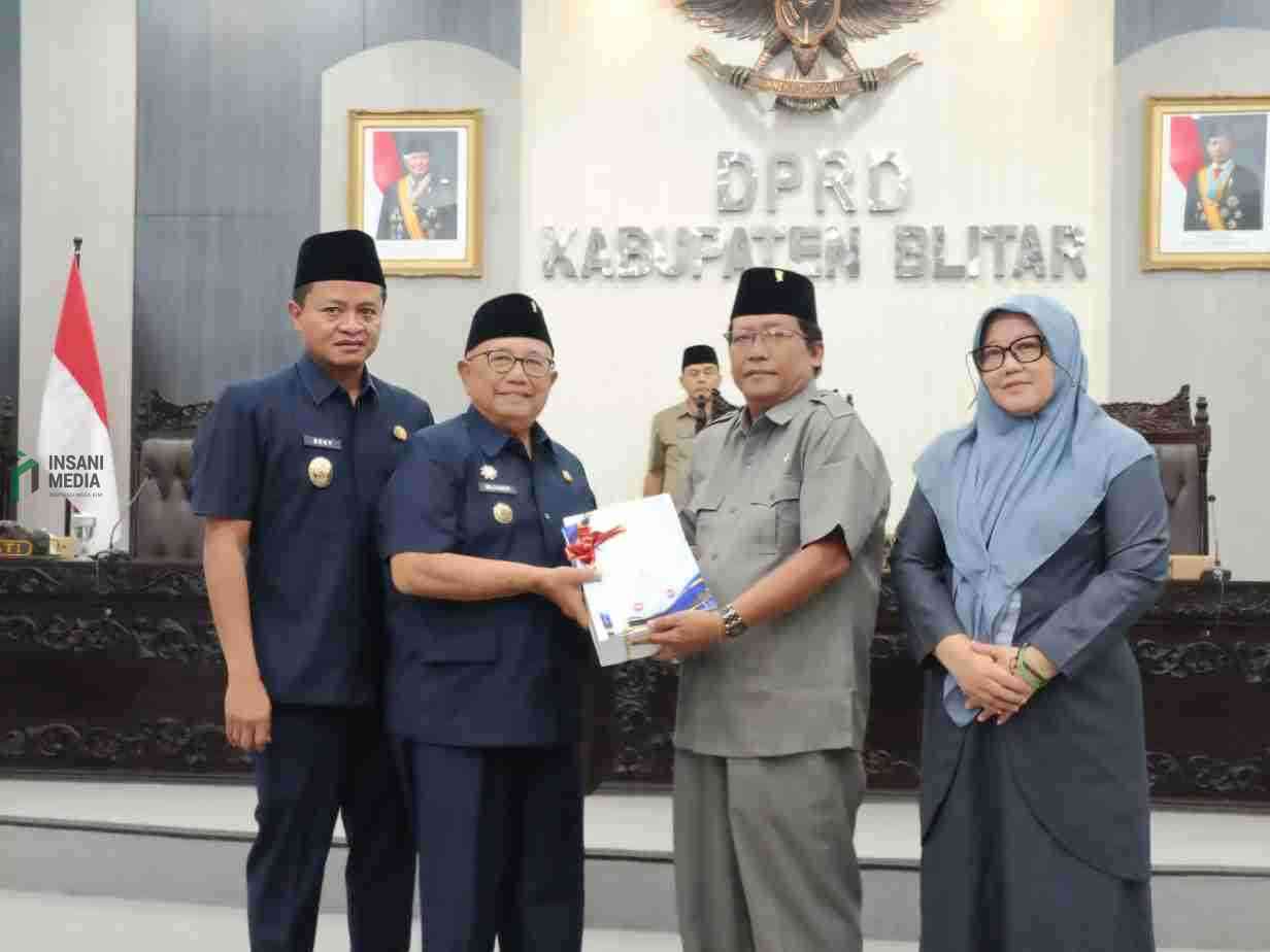 Perubahan APBD Kabupaten Blitar 2026 Fokus Infrastruktur dan Pelayanan Dasar Bupati Blitar Rijanto Menyerahkan Ranperda Perubahan APBD 2026 ke Ketua DPRD Kabupaten Blitar Supriadi
