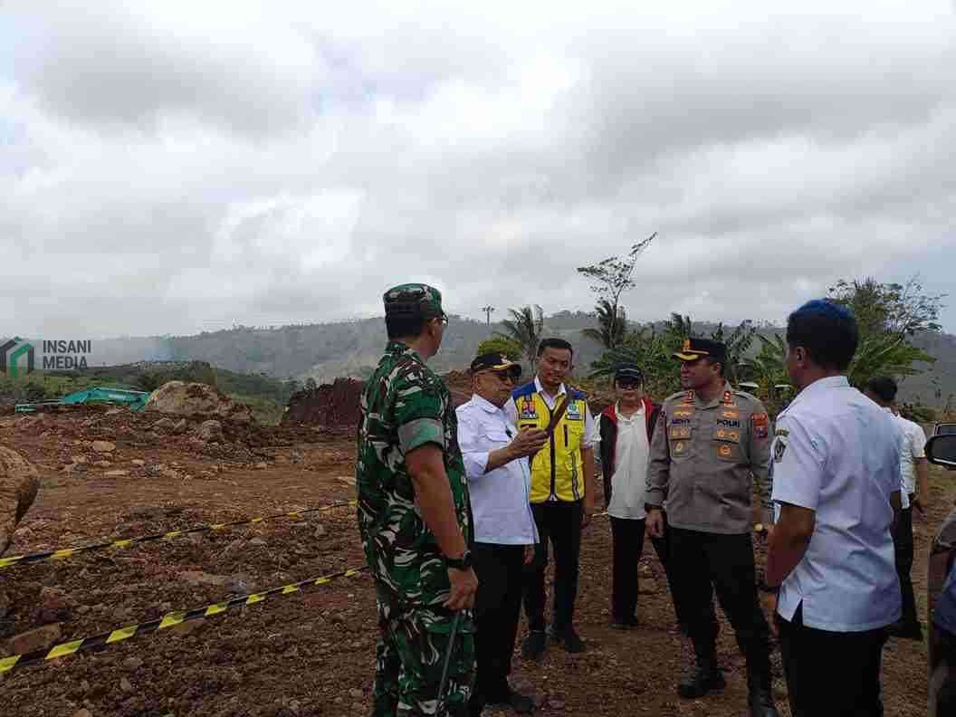 Bupati Blitar Rijanto dan Wakil Bupati Blitar Beky Herdihansah Meninjau JLS