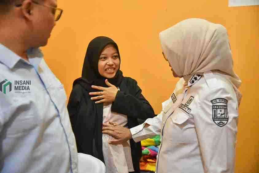 Dokter Spesialis Hadir di Desa Kalipoh, Kebumen, Layanan Kesehatan Semakin Dekat Bupati Kebumen Lilis Nuryani saat Meninjau GERMAS di Desa Kalipoh Kecamatan Ayah.