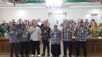 Bupati Purworejo. Yuli Hastuti saat Mengikuti Sosialisasi Program Local Service Delivery Improvement Project LSDP untuk Mengatasi Persoalan Sampah