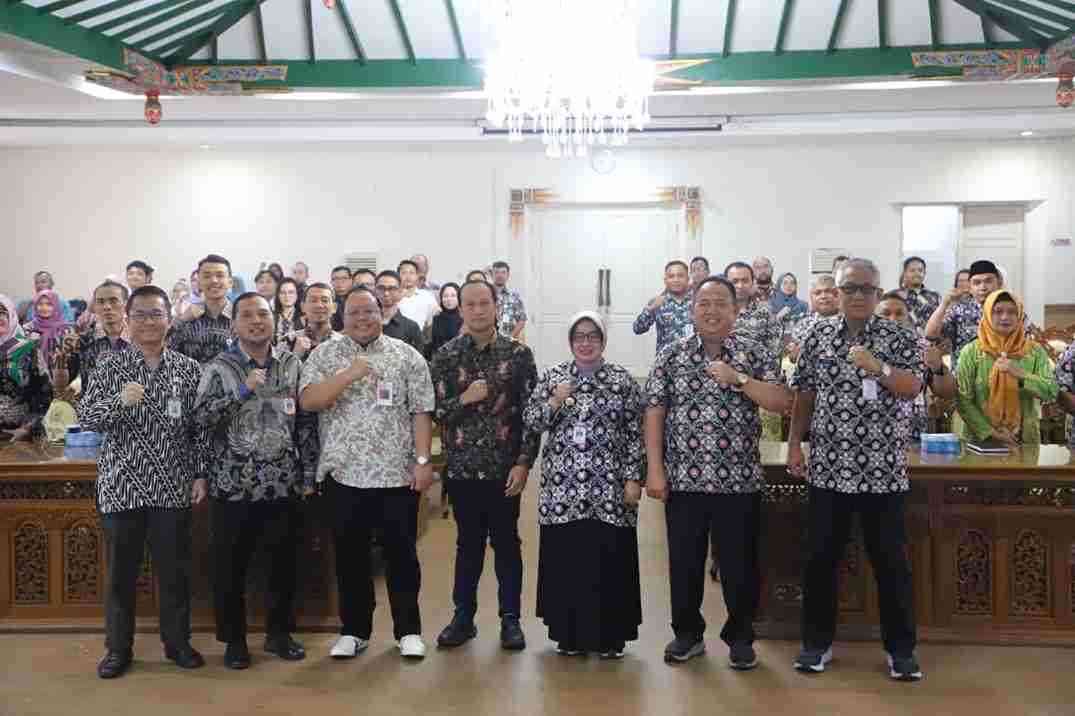 Atasi Sampah, Pemkab Purworejo Siapkan Tata Kelola Sampah Berkelanjutan Bupati Purworejo. Yuli Hastuti saat Mengikuti Sosialisasi Program Local Service Delivery Improvement Project LSDP untuk Mengatasi Persoalan Sampah