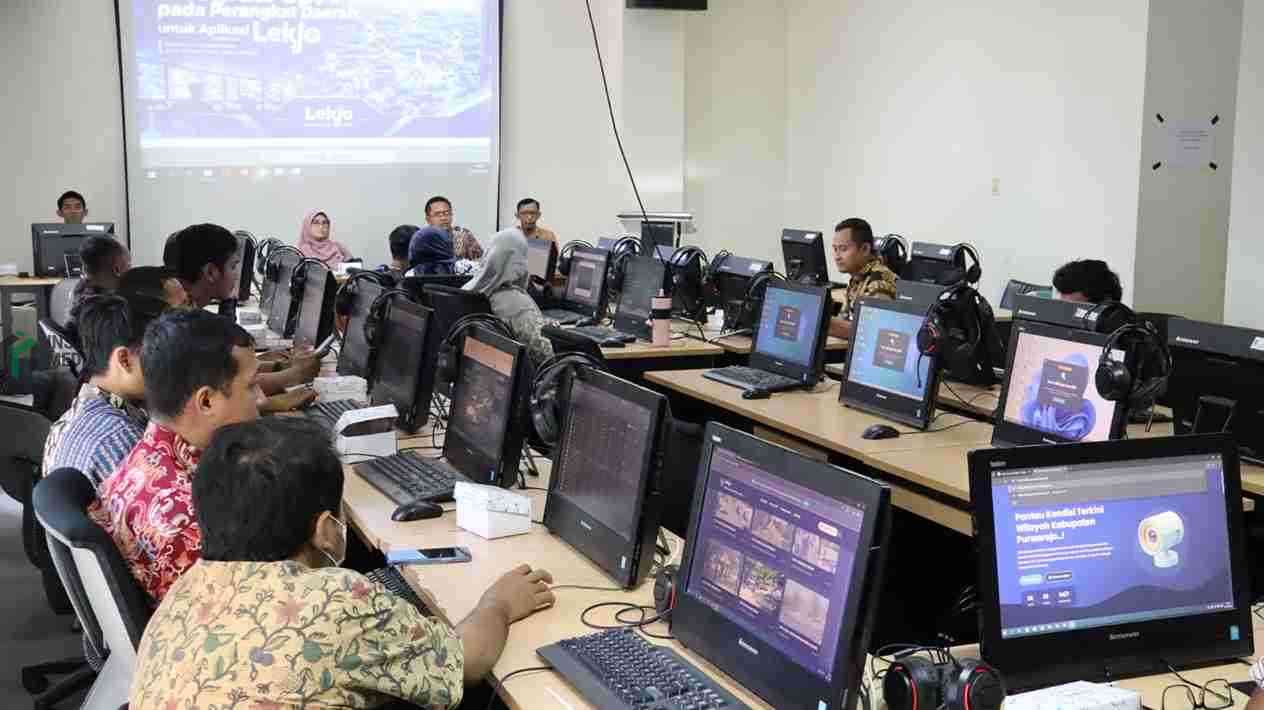 CCTV "LEKJO" Pemkab Purworejo Siap Memantau Kondisi Purworejo Secara Real Time Dinkominfostasandi Kabupaten Purworejo menggelar Bimbingan Teknis Integrasi CCTV ke dalam aplikasi LEKJO