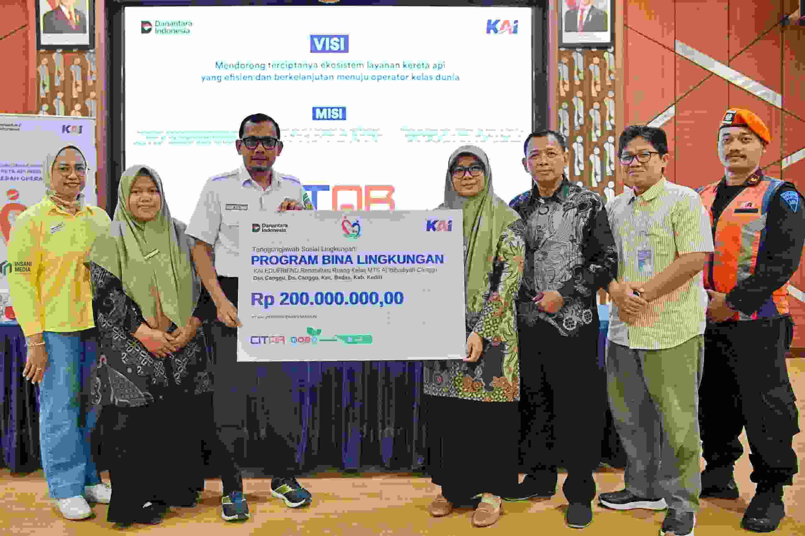 KAI Daop 7 Madiun Gelontorkan Rp445 Juta untuk Fasilitasi Pendidikan dan Sosial KAI Daop 7 Madiun Memberikan Rp445 Juta untuk Tanggung Jawab Sosial dan Lingkungan TJSL di Bidang Pendidikan Lingkung