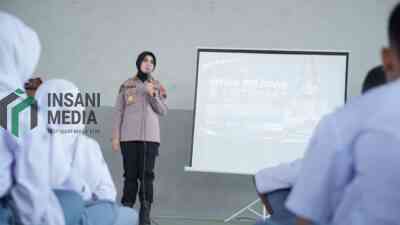 Kapolres Purworejo AKBP Erma Rahayu Kusuma Ningrum S.H. S.I.K. M.A. Memberikan Wawasan dan Bahaya Kejahatan Digital Bagi Siswa SMK YPP Purworejo