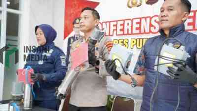 Kapolres Purworejo AKBP Windy Syafutra saat Menunjukkan Pompa Sibel Hasil Curian Warga