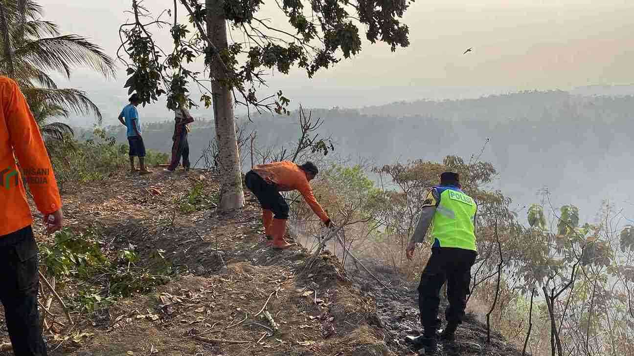 Kebakaran melanda lahan perbukitan di Dusun Medana Desa Donosari Kecamatan Sruweng Kabupaten Kebumen