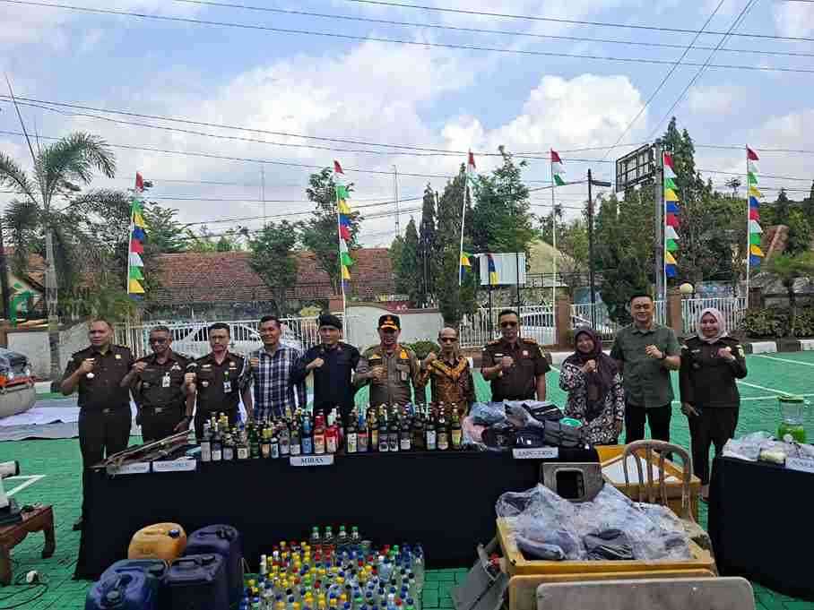 Kejari Purworejo Memusnahkan Barang Bukti Sabu Pil Okerbaya Miras dan Uang Palsu