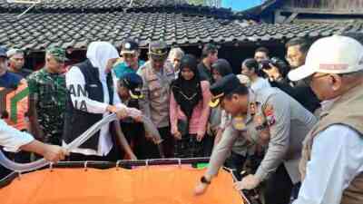Kemarau Ekstrem Pemerintah Provinsi Jawa Timur Salurkan 120 Rit Air Bersih untuk Warga Kabupaten Blitar