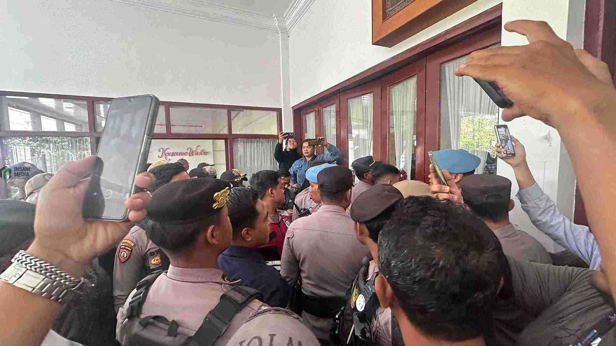 Aksi Saling Dorong Warnai Muskorlub KONI Kota Blitar, 3 Perwakilan Cabor Dilarang Masuk Muskorlub KONI Kota Blitar