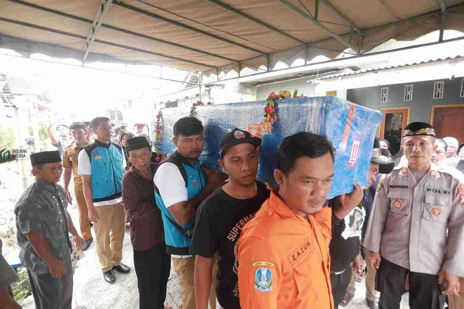 Pemakaman Susanto Warga Desa Krisik Gandusari Blitar Korban KM Virgo Transport Hendak Dimakamkan