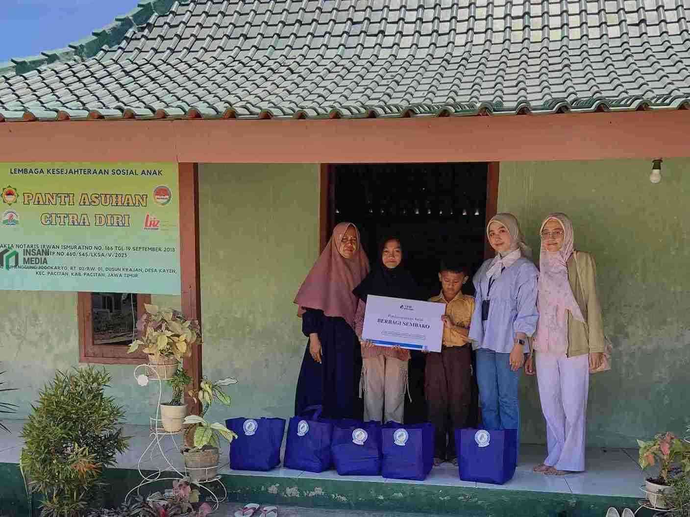 Penyaluran bantuan kepada sejumlah Yayasan dan masyarakat di sekitar kantor BRI