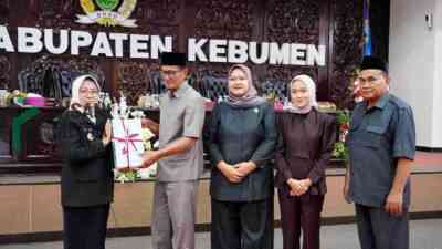 Pimpinan DPRD Kebumen dan Bupati Kebumen Lilis