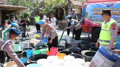 Hari Jadi Propam Polri ke-24, Polres Kebumen Beri Bantuan 20 Ribu Liter Air Bersih Warga Alian 
